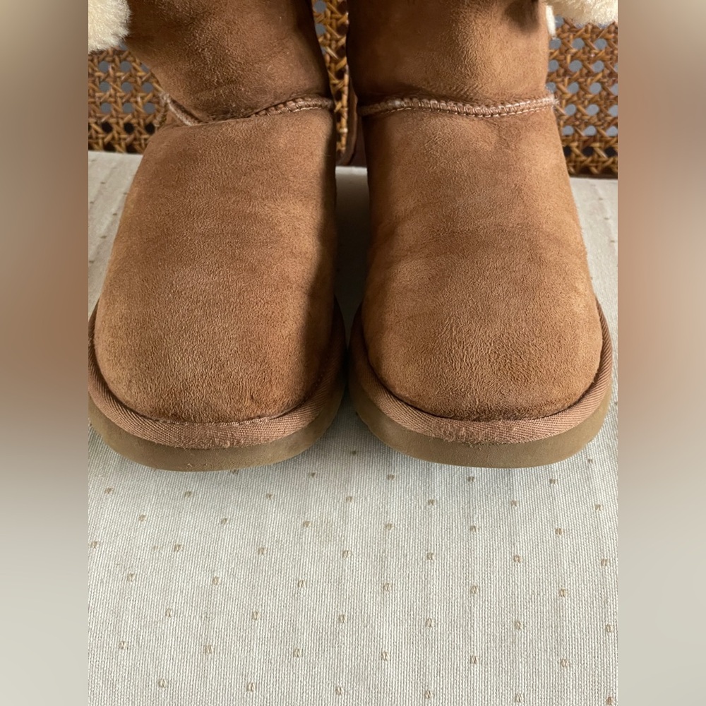 UGG Chestnut Tan Sheepskin Boots, Bailey Button, Size 8 Women’s - Picture 9 of 11
